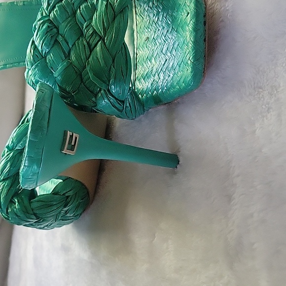 Guess green stilettos 3 1/2 inch heel with basket weave design size 11 - Picture 3 of 5
